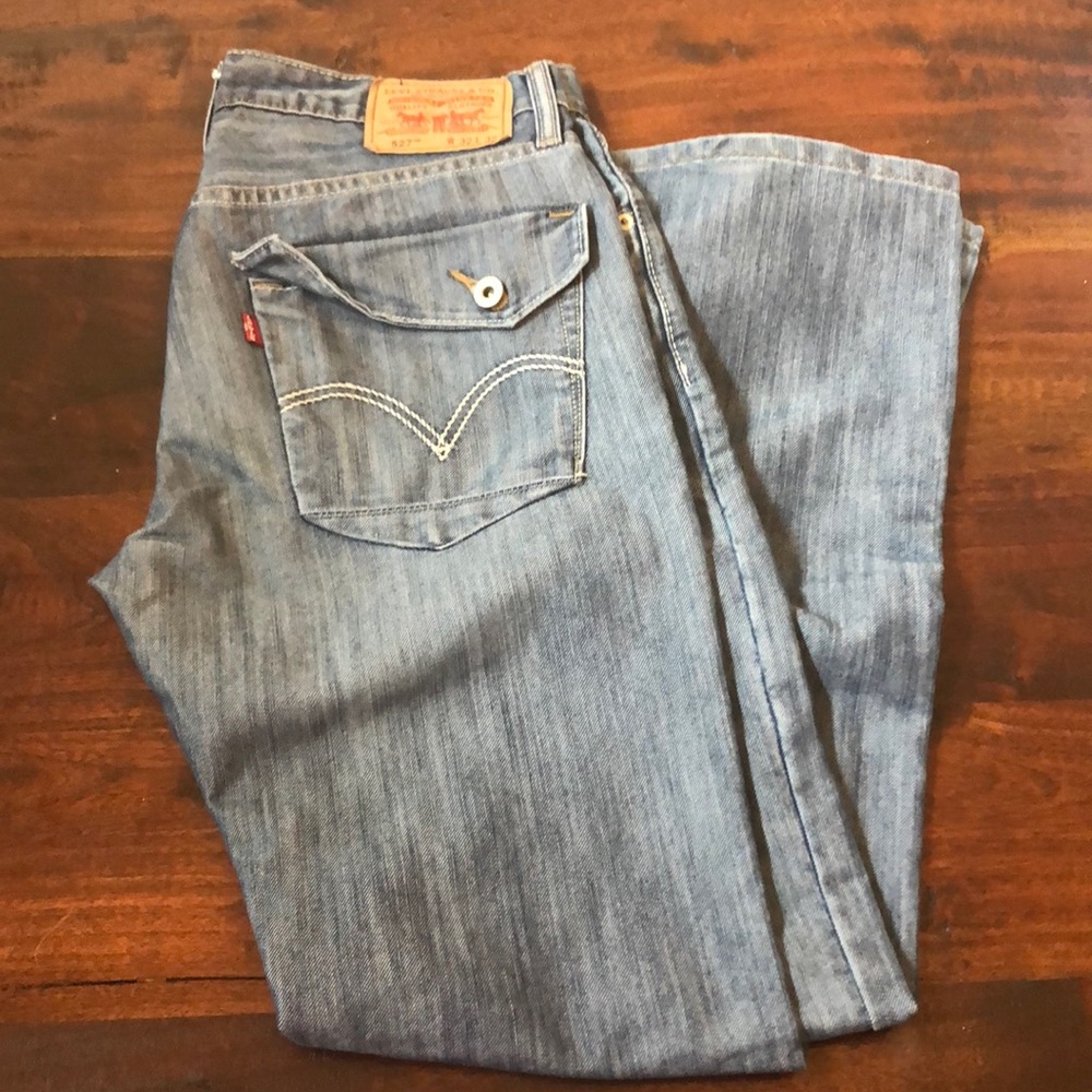 Levi’s  527s